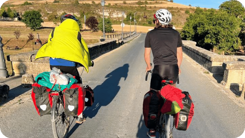 Le port du casque à vélo est-il obligatoire pour tous en France ? - Voyages  à Vélo